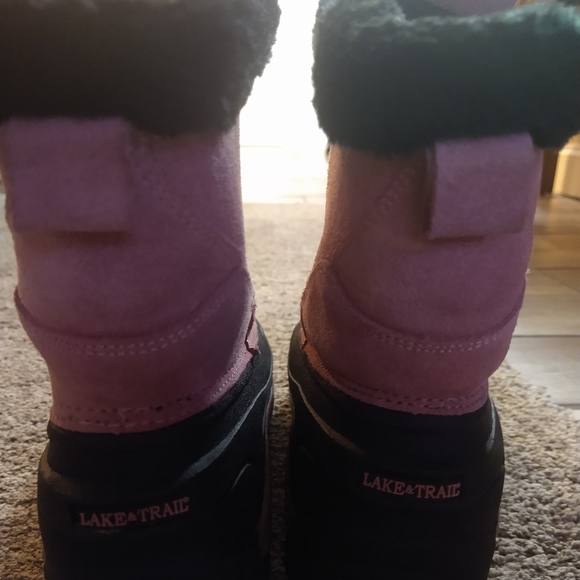Women's Lake & Trail pink and black snow boot, size 8. - Picture 3 of 7